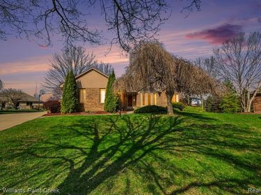 422 Parkland Court, Rochester Hills, MI 48307