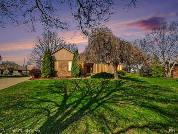 422 Parkland Court , Rochester Hills, MI 48307