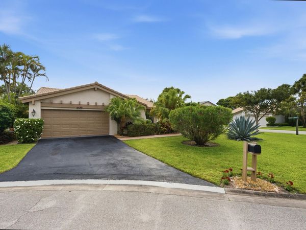 5743 Lakeview Mews Drive, Boynton Beach, FL 33437