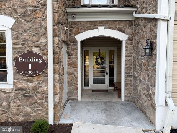 121 E CREEKSIDE DRIVE, Unit 121, BROOKHAVEN, PA 19015