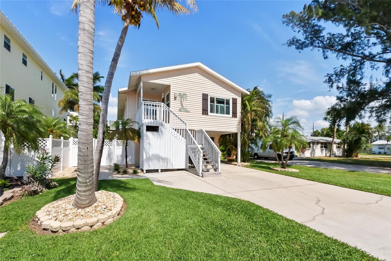 2905 Avenue C, Holmes Beach, FL 34217 Photo