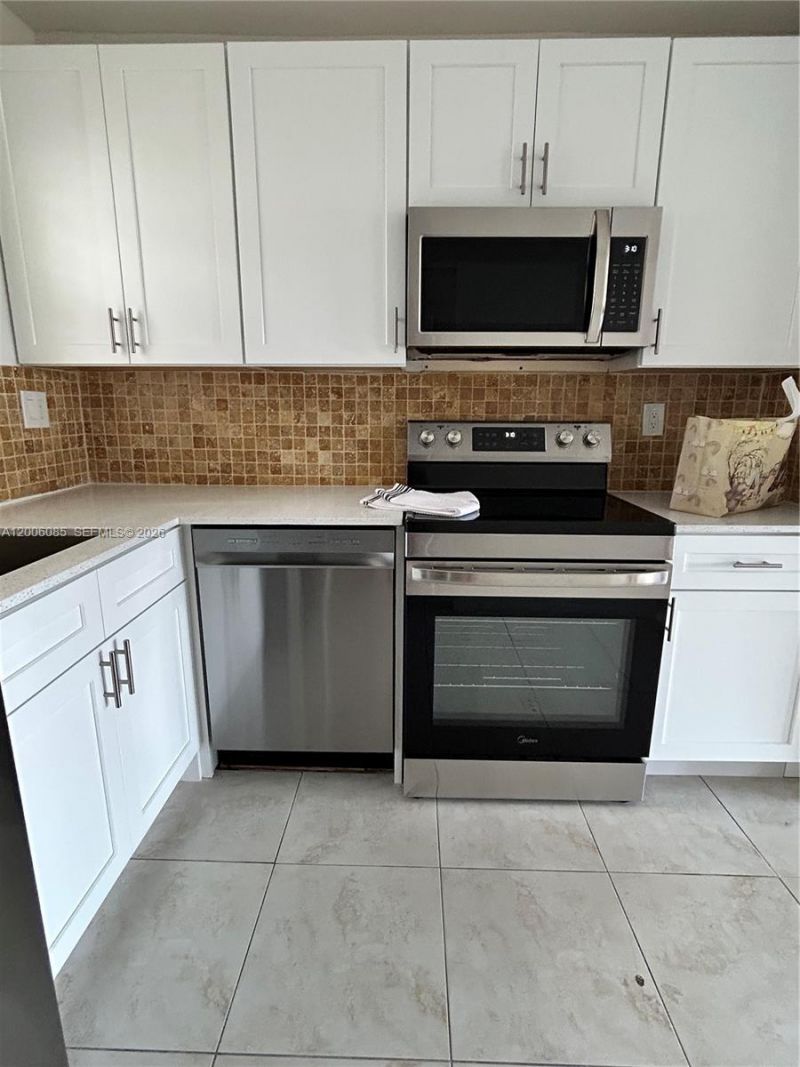 3000 E Sunrise Lakes Dr, Unit 302, Sunrise, FL 33322 Photo