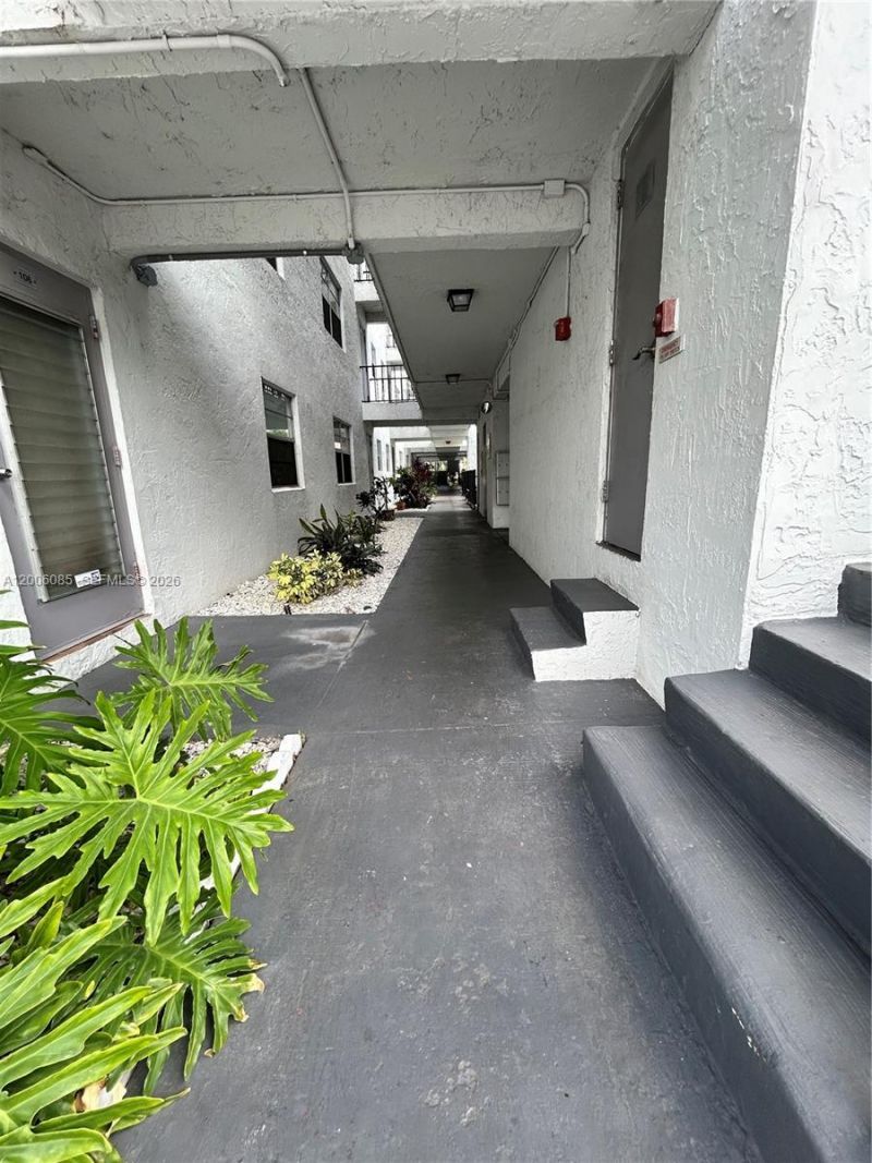 3000 E Sunrise Lakes Dr, Unit 302, Sunrise, FL 33322 Photo