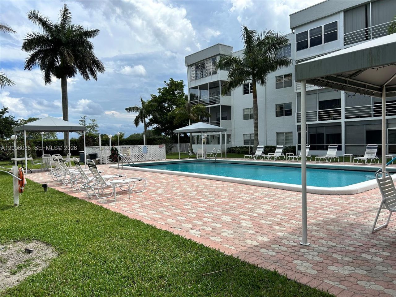 3000 E Sunrise Lakes Dr, Unit 302, Sunrise, FL 33322 Photo
