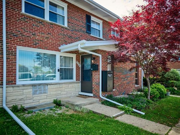 926 N Boxwood Drive , Unit B, Mount Prospect, IL 60056