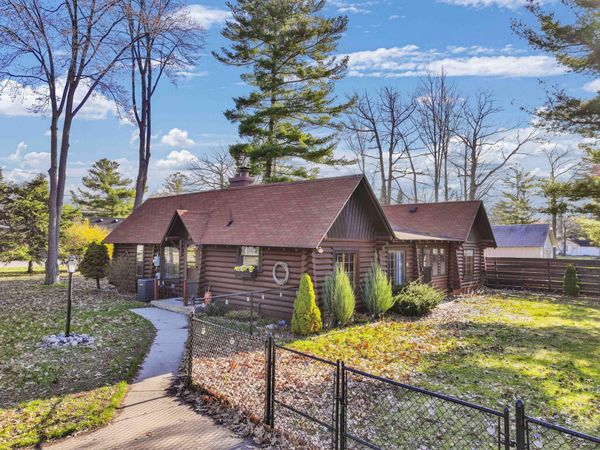 3657 E Houghton Lake Drive, Houghton Lake, MI 48629