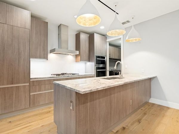 3130 N Harwood Street, Unit 905, Dallas, TX 75201