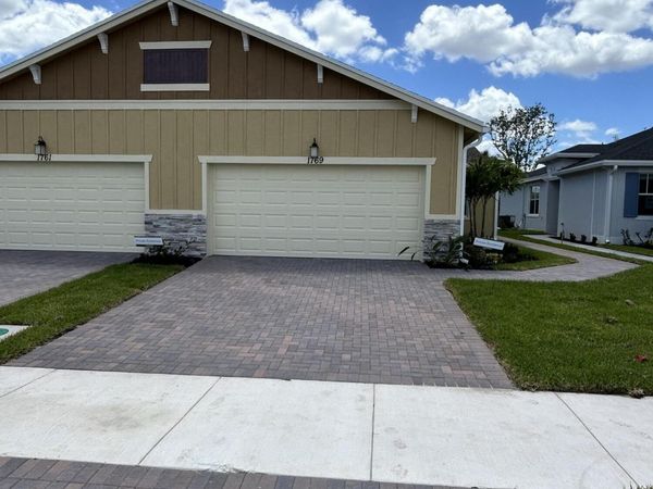 1769 SE Crosswood Way, Port St. Lucie, FL 34984