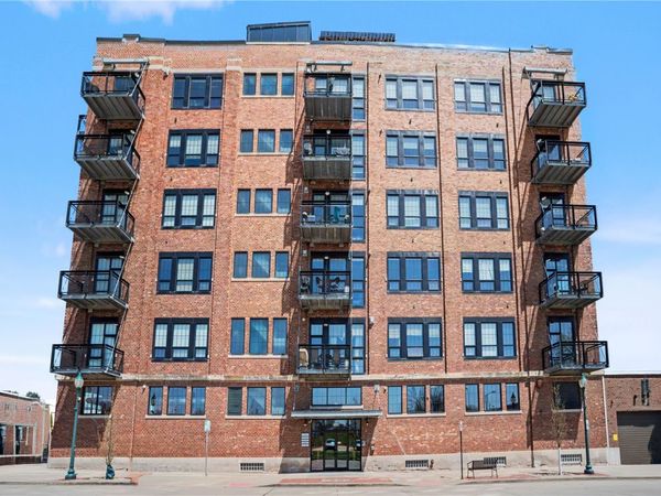 900 2nd St #208 , Cedar Rapids, IA 52401