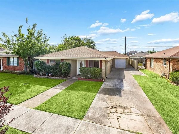 2404 GALLANT Drive , Chalmette, LA 70043