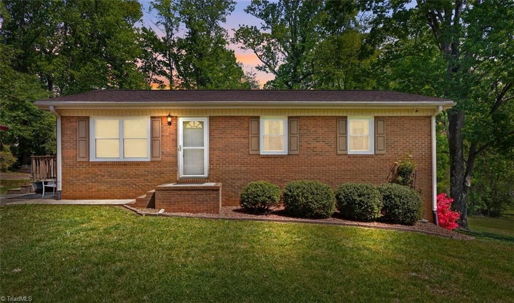 1195 Old Vfw Road, Pinnacle, NC 27043 Main Photo