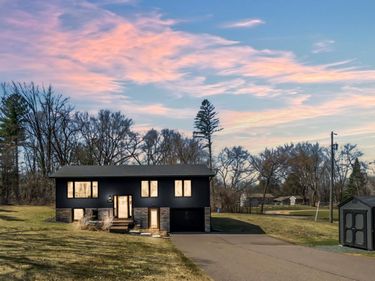 1130 Hallam Avenue N, Mahtomedi, MN 55115