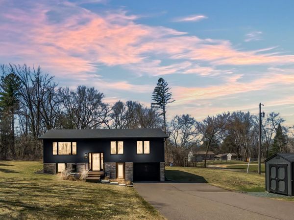 1130 Hallam Avenue N, Mahtomedi, MN 55115