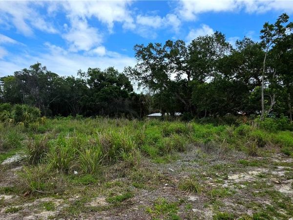 744 4th Avenue SW, Vero Beach, FL 32962