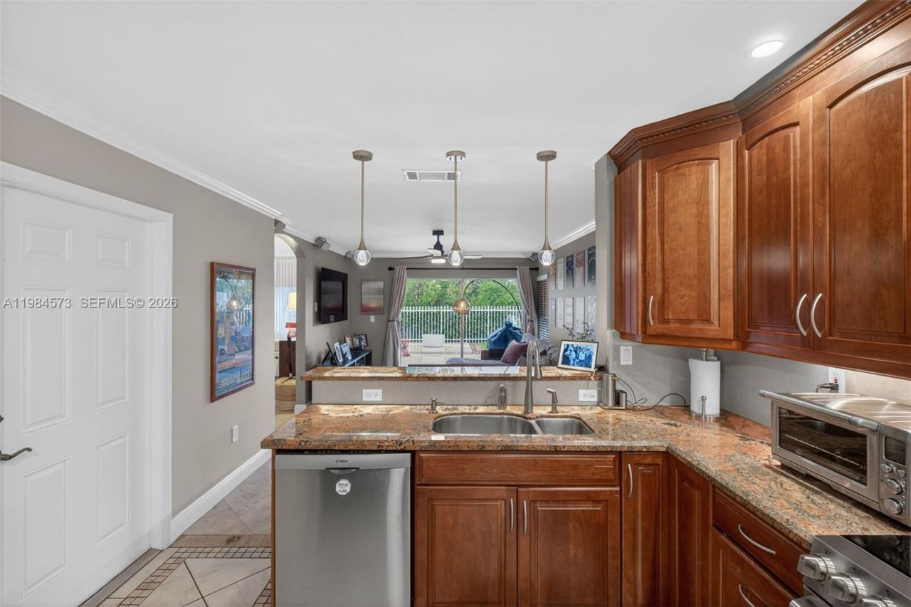 1860 Sweetbay Way, Hollywood, FL 33019 Photo