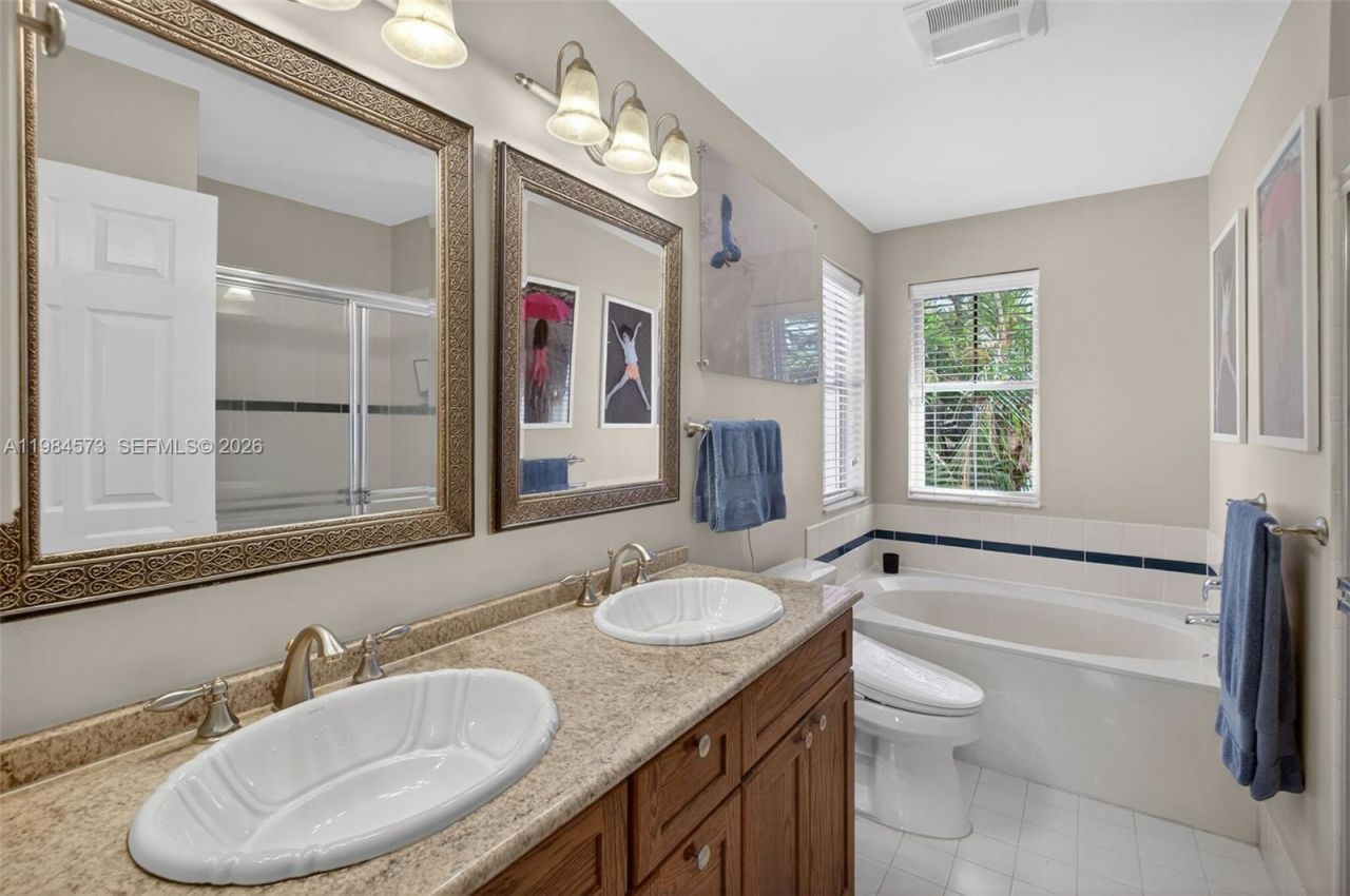 1860 Sweetbay Way, Hollywood, FL 33019 Photo