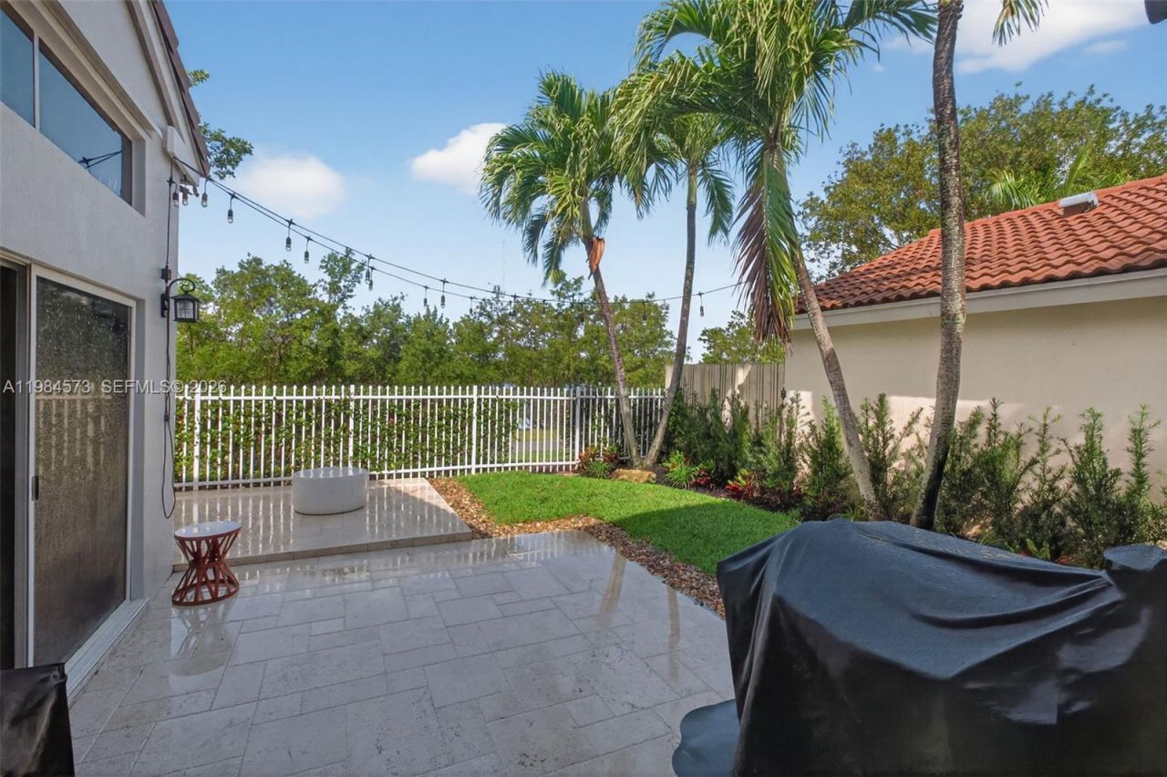 1860 Sweetbay Way, Hollywood, FL 33019 Photo