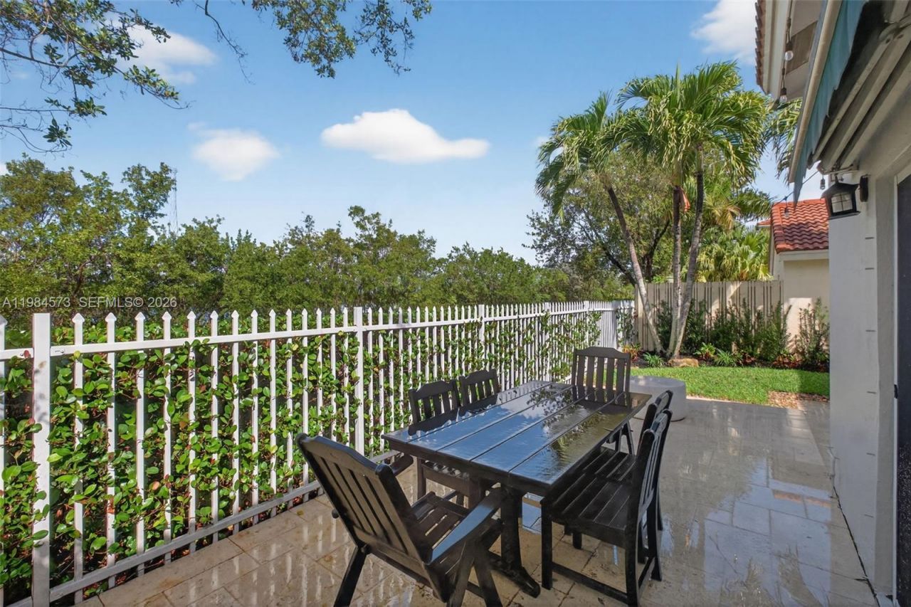 1860 Sweetbay Way, Hollywood, FL 33019 Photo