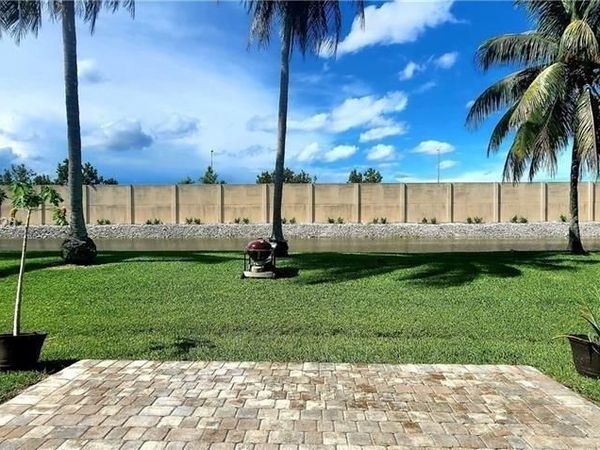 9905 NW 57th Mnr, Coral Springs, FL 33076