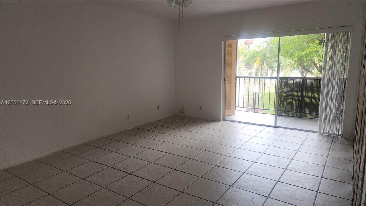 13707 Kendale Lakes Cir, Unit 205, Miami, FL 33183 Photo