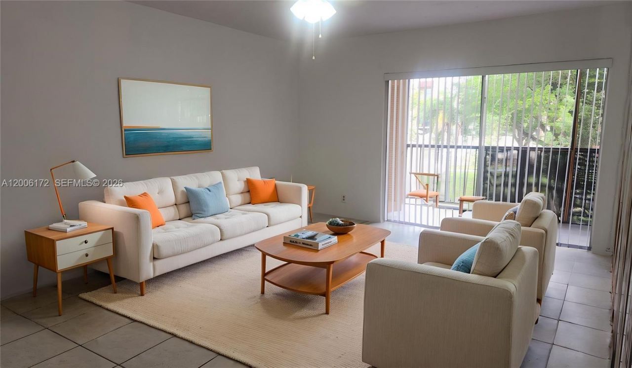 13707 Kendale Lakes Cir, Unit 205, Miami, FL 33183 Photo