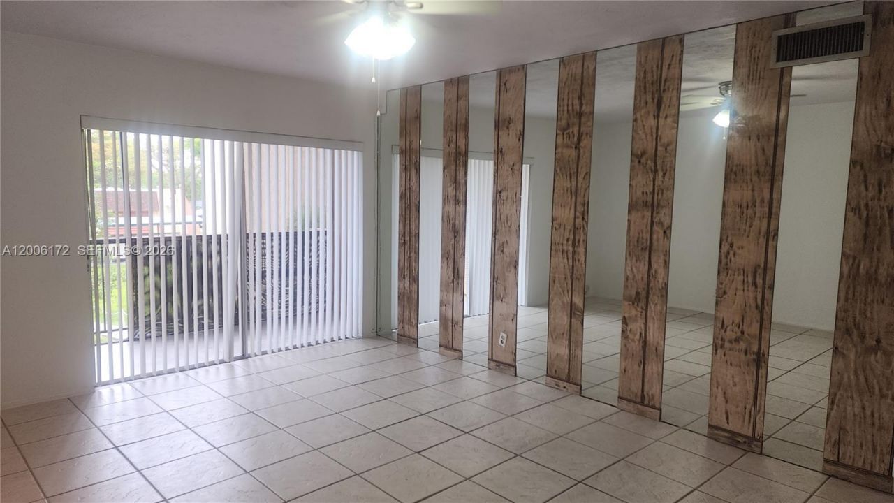 13707 Kendale Lakes Cir, Unit 205, Miami, FL 33183 Photo