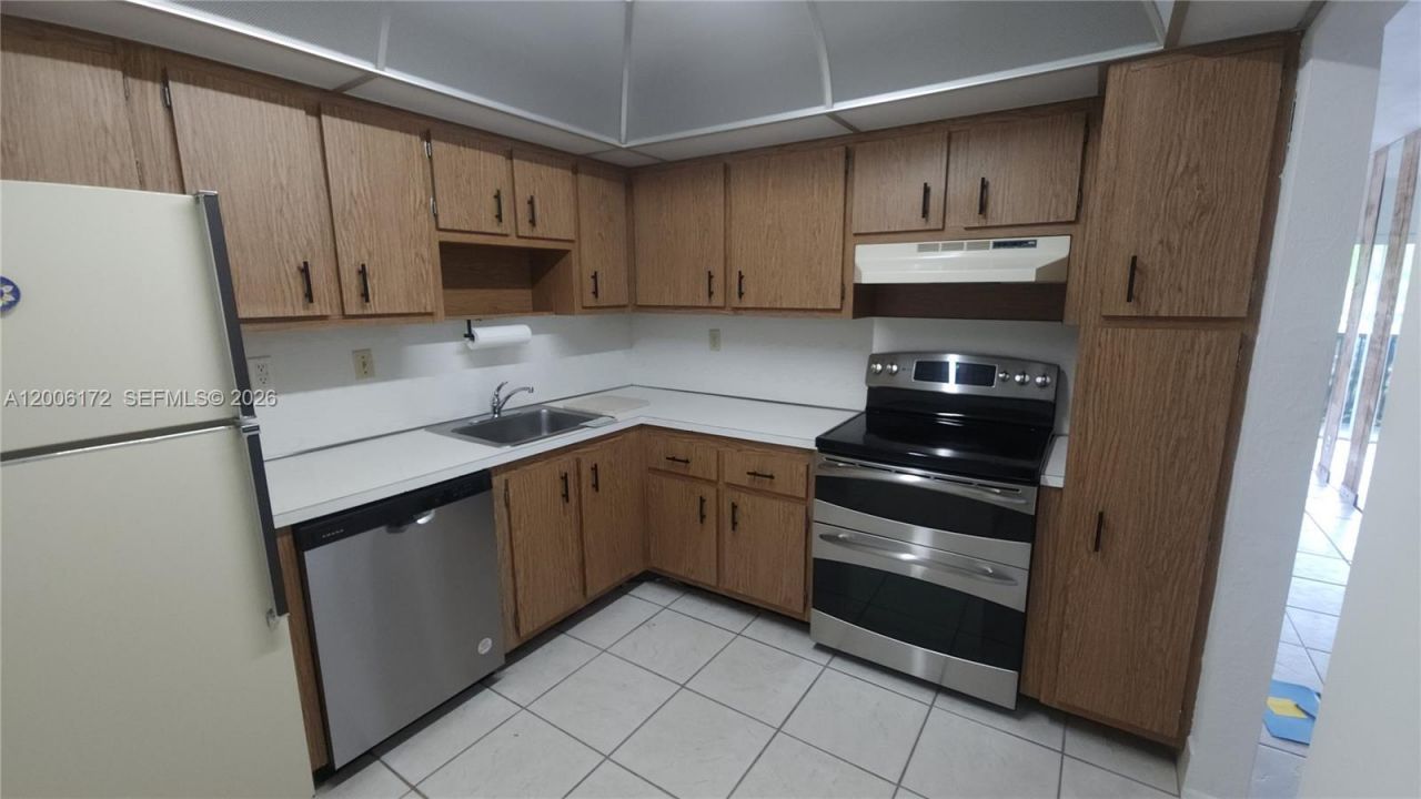 13707 Kendale Lakes Cir, Unit 205, Miami, FL 33183 Photo