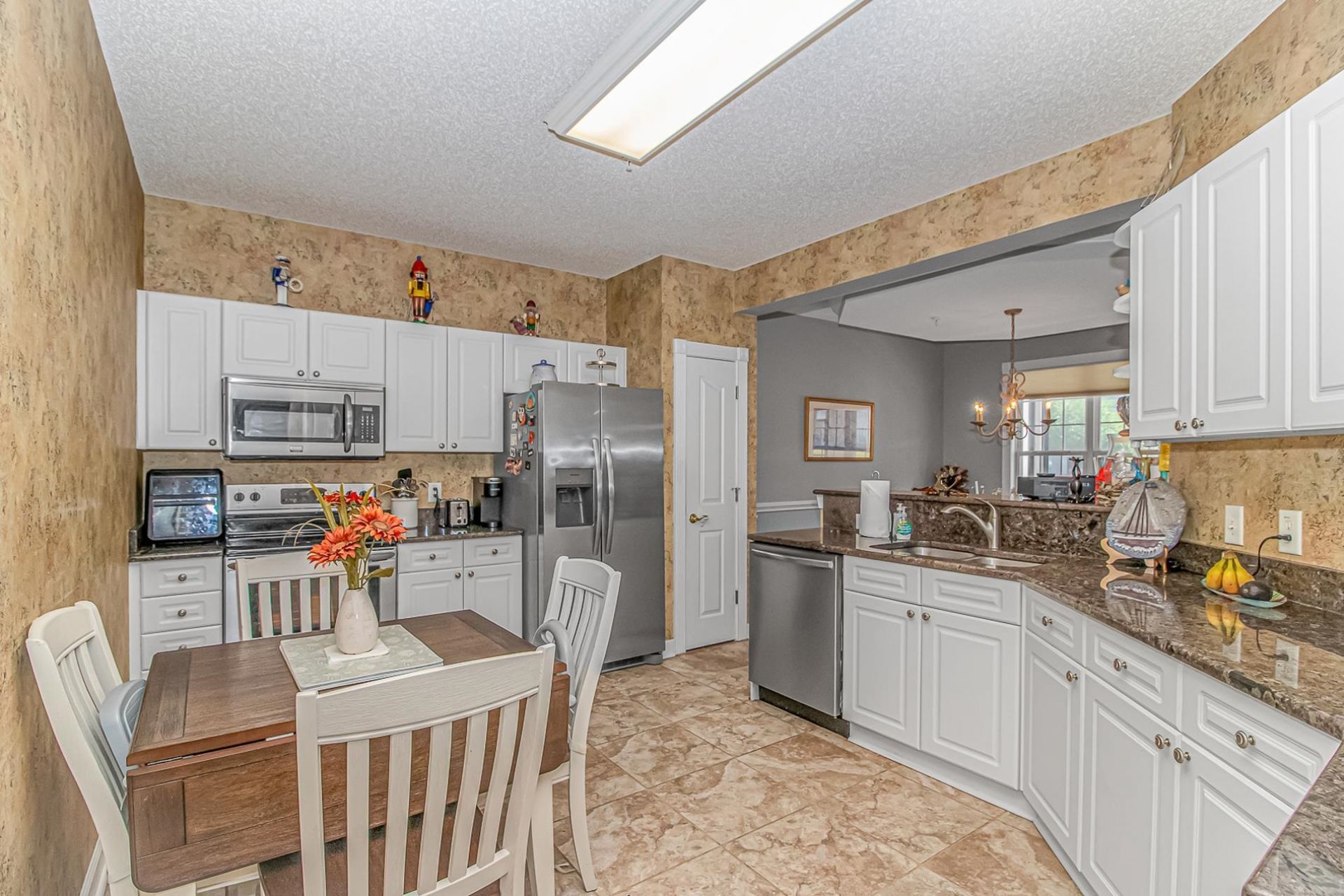2241 Waterview Dr. Photo 6