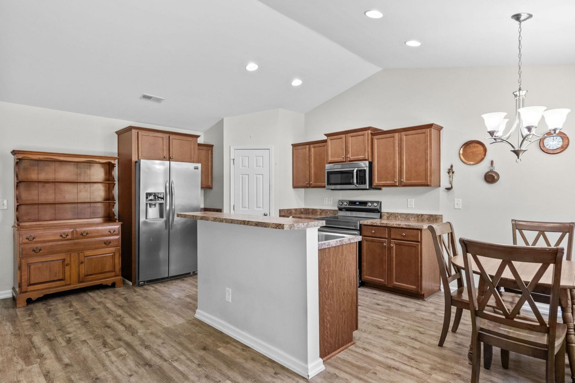 1229 Augustus Dr. Photo 10