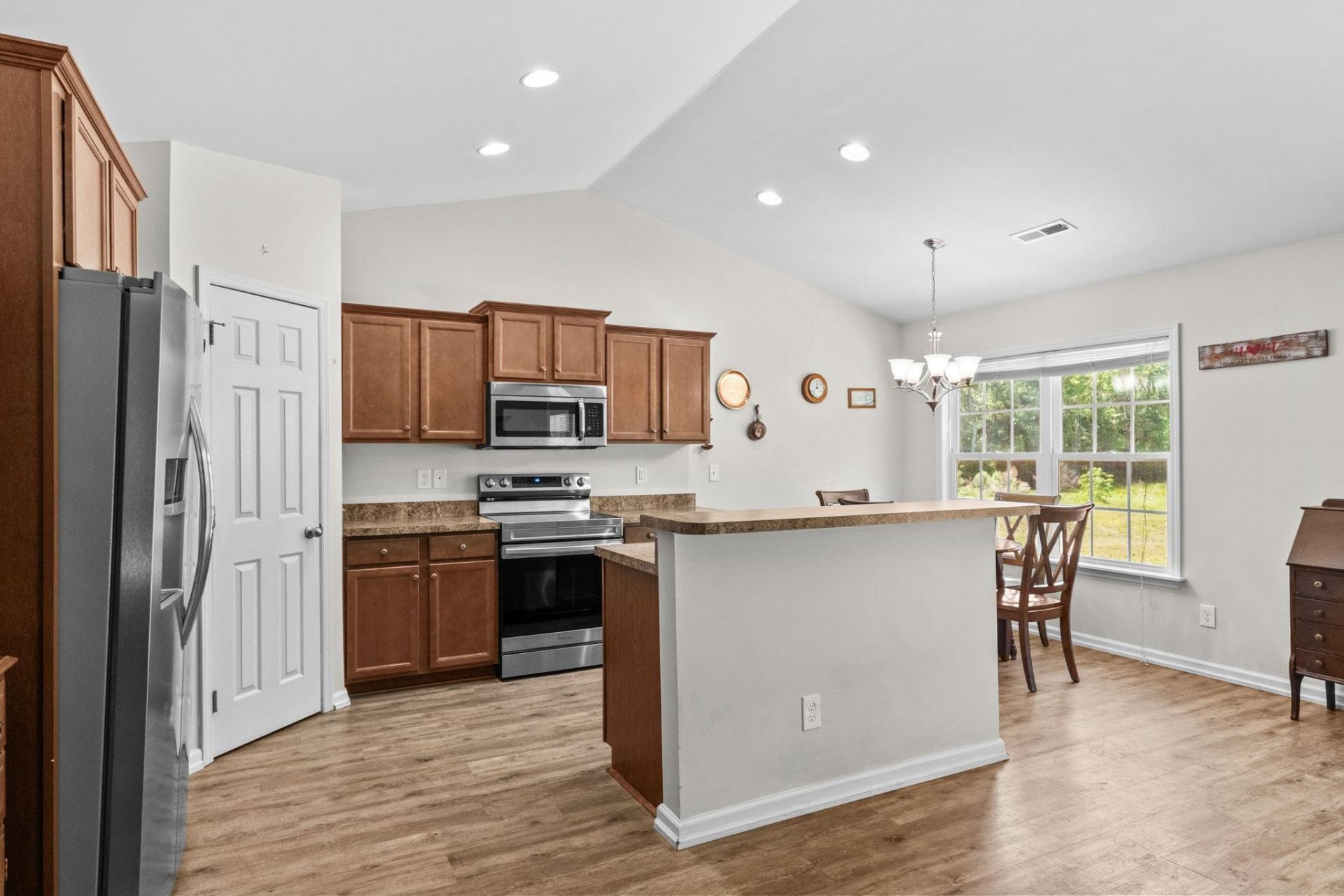 1229 Augustus Dr. Photo 11
