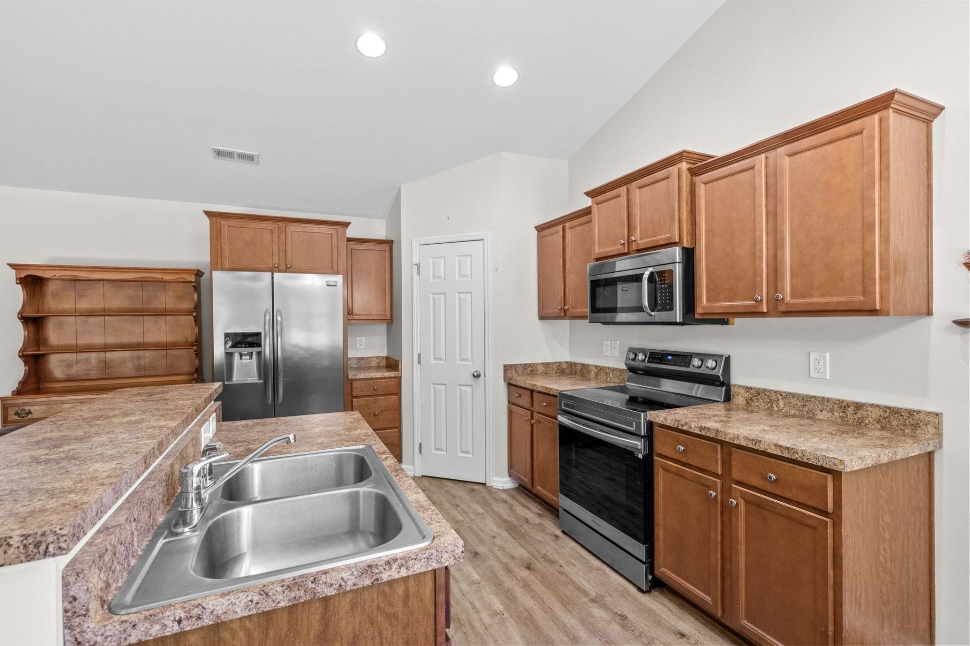 1229 Augustus Dr. Photo 12