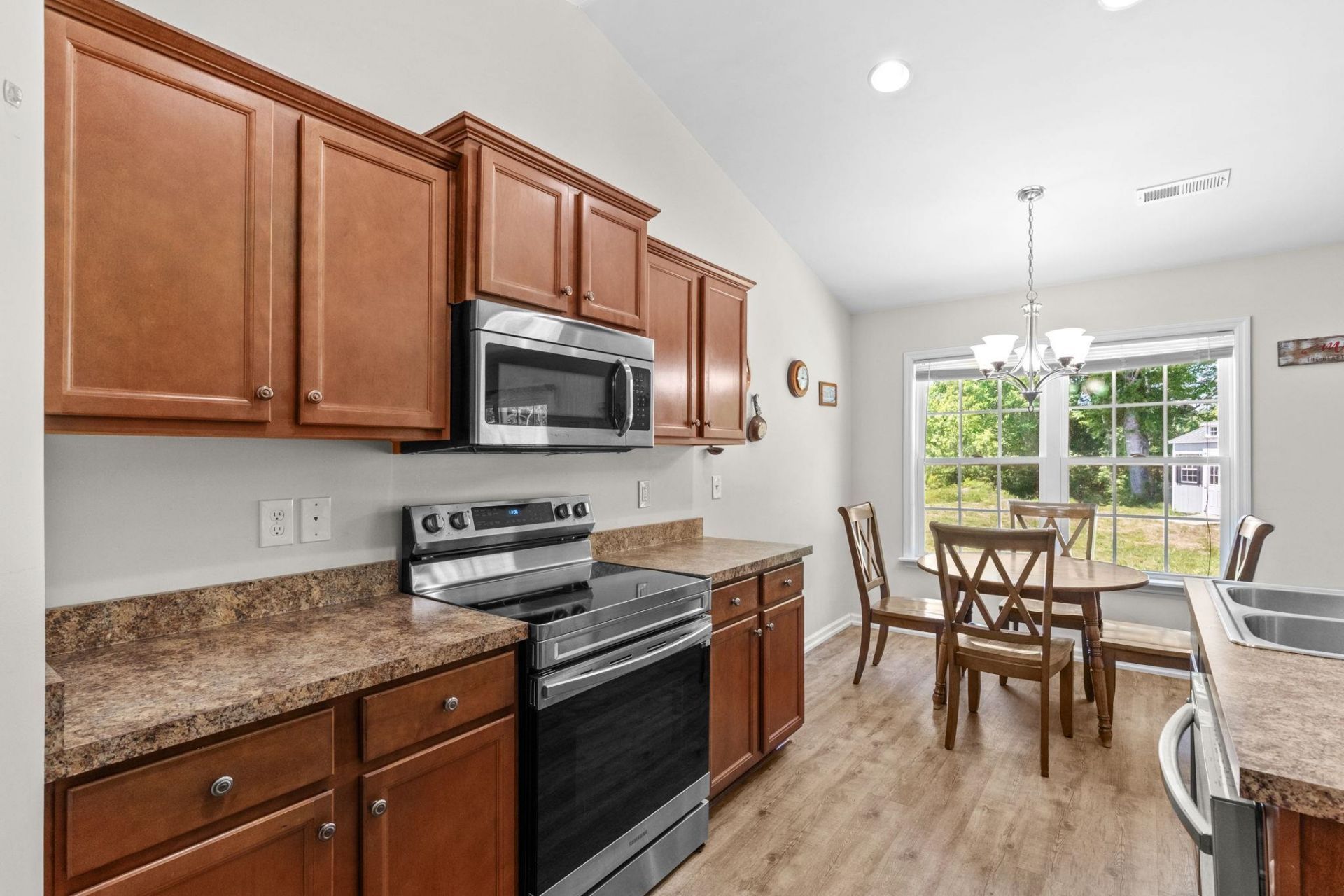 1229 Augustus Dr. Photo 13