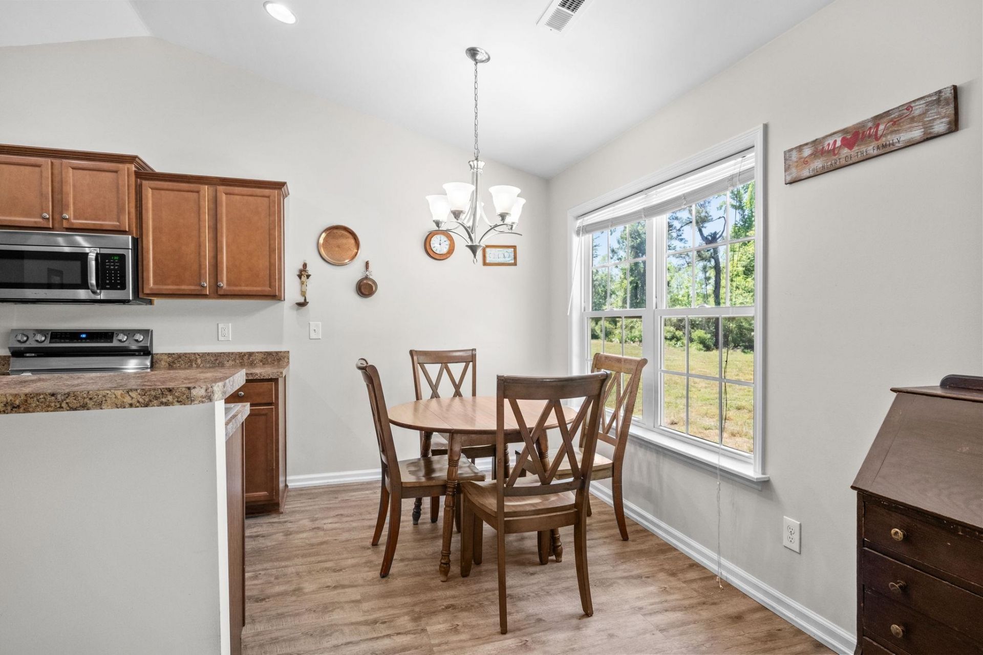 1229 Augustus Dr. Photo 14