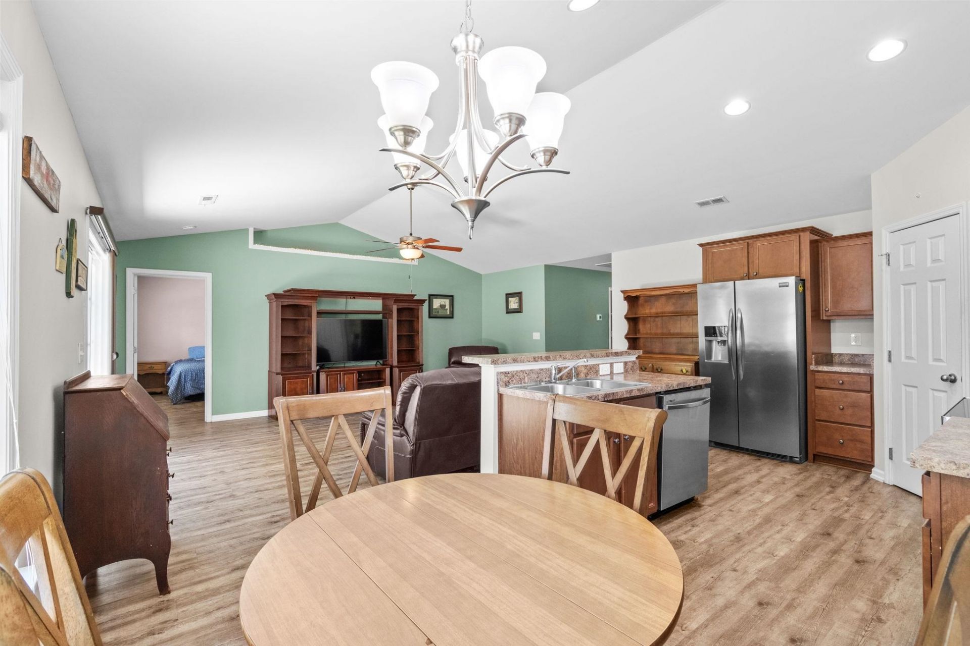 1229 Augustus Dr. Photo 15