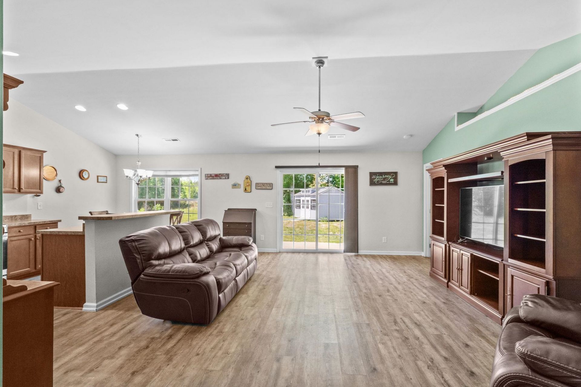 1229 Augustus Dr. Photo 4