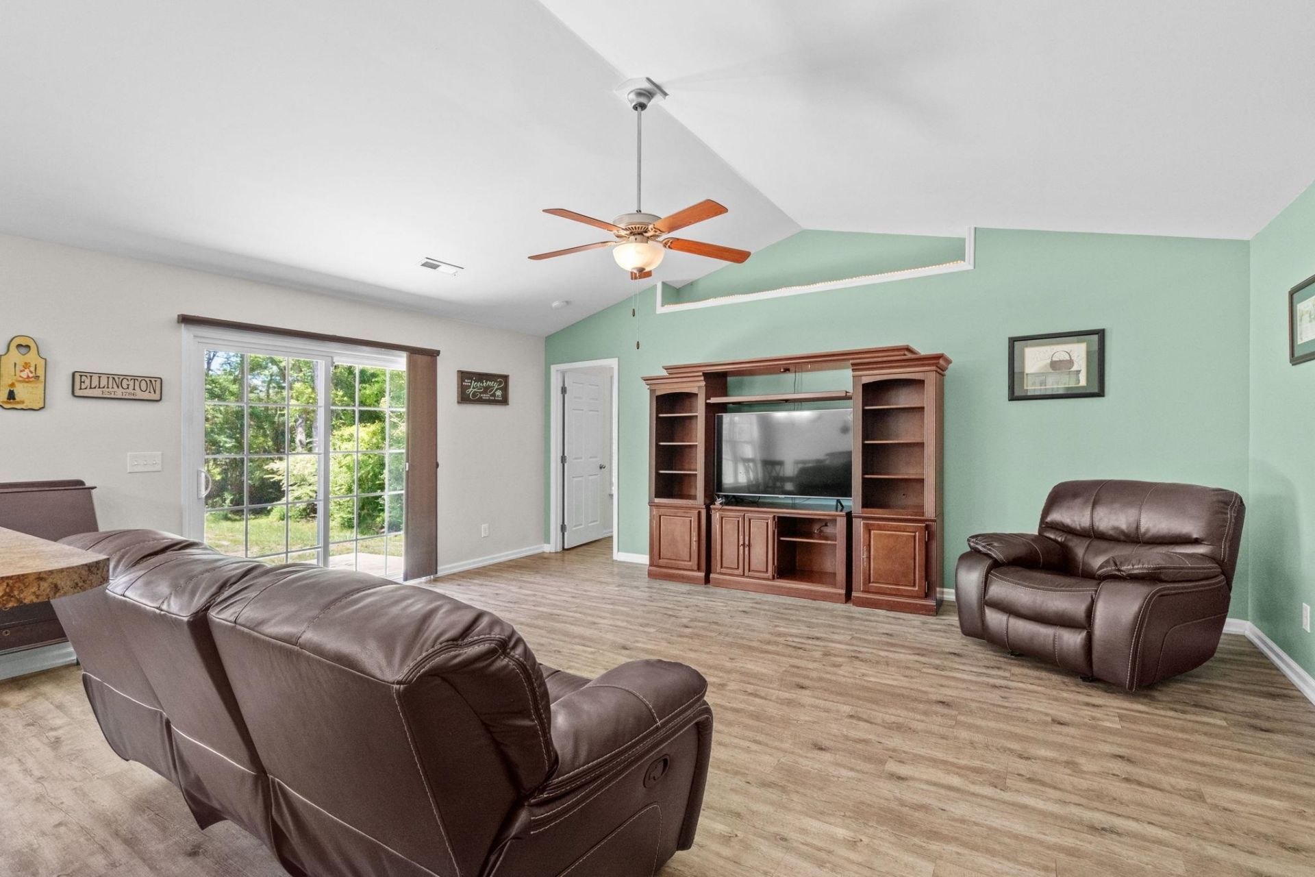 1229 Augustus Dr. Photo 5