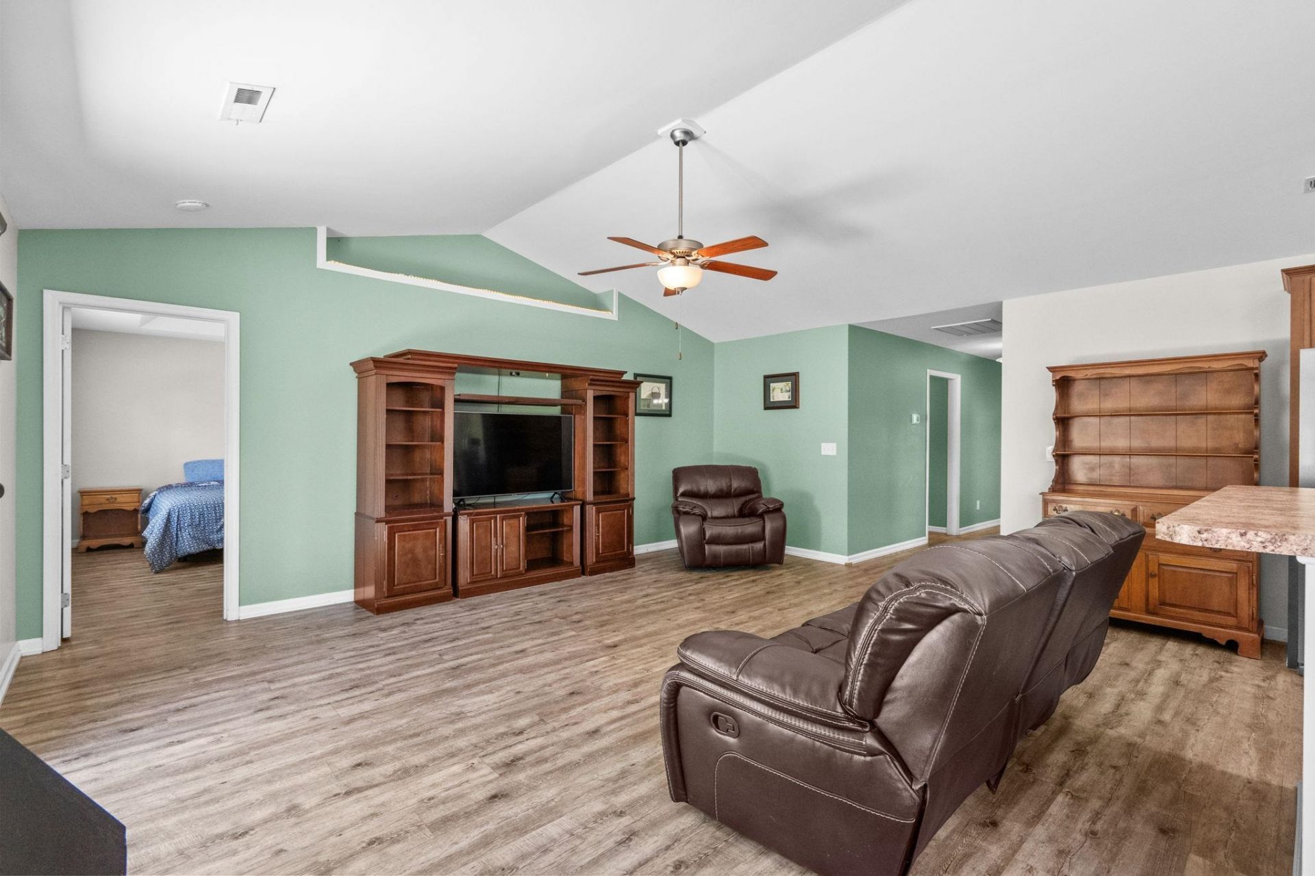 1229 Augustus Dr. Photo 6