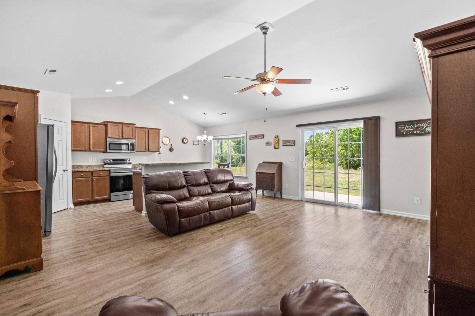 1229 Augustus Dr. Photo 9