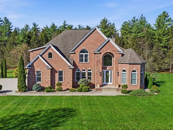 9 Nicholas Ln, Southampton, MA 01073