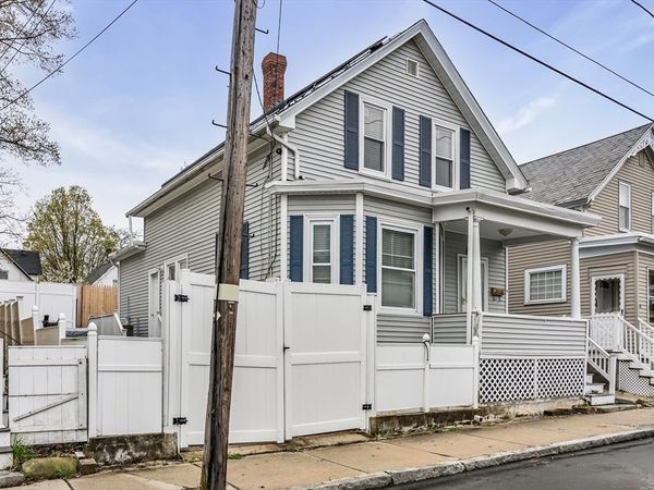 42 D St, Lowell, MA 01851