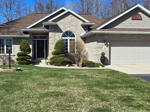 1506 39TH AVENUE, Menominee, MI 49858