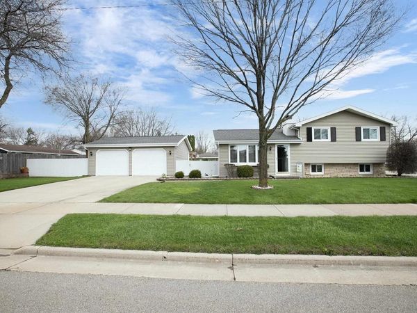 1021 APPLE BLOSSOM DRIVE, Neenah, WI 54956