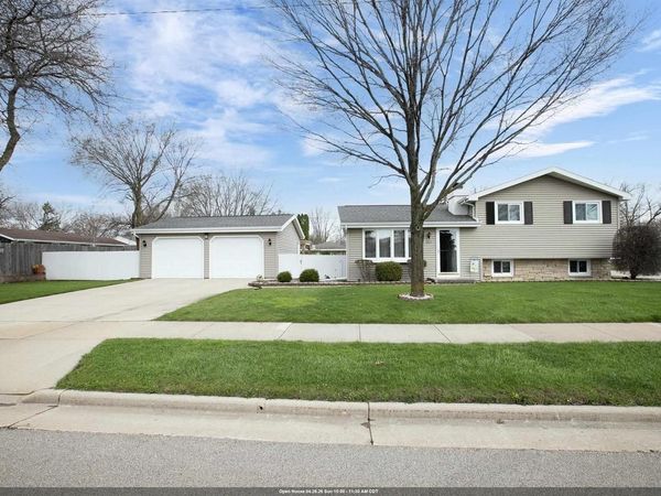 1021 APPLE BLOSSOM DRIVE, Neenah, WI 54956