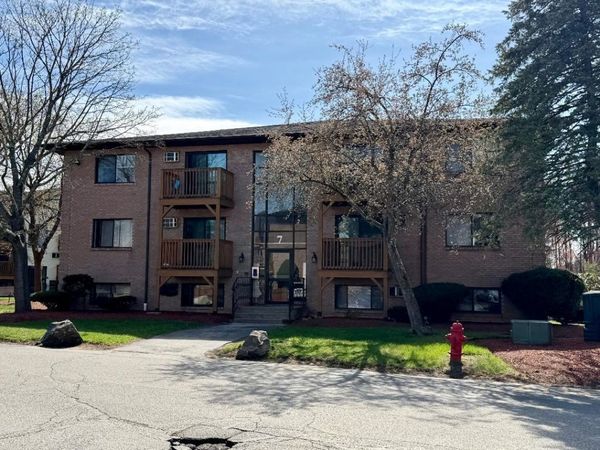 7 Lancelot Court, Unit 8, Salem, NH 03079