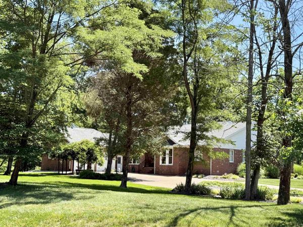 1166 Twin Lakes Court, Boonville, IN 47601