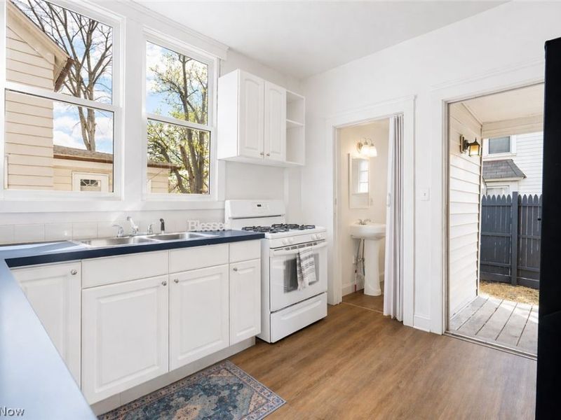 558 Nash Street, Akron, OH 44306 Photo 4