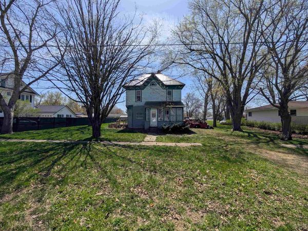 808 W Main Street, Elma, IA 50628