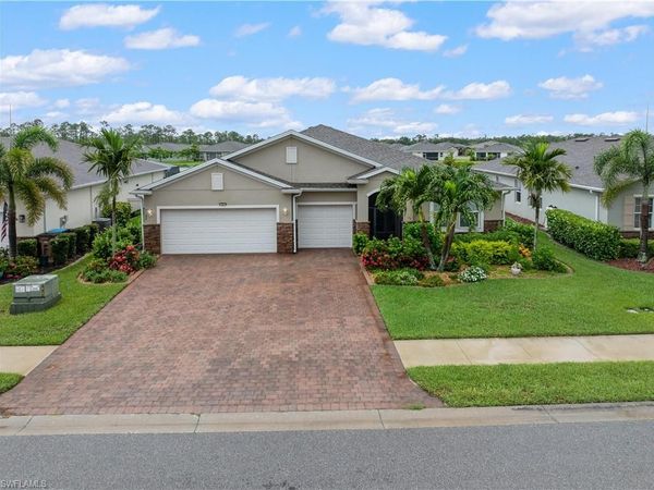 3188 Amadora CIR, CAPE CORAL, FL 33909