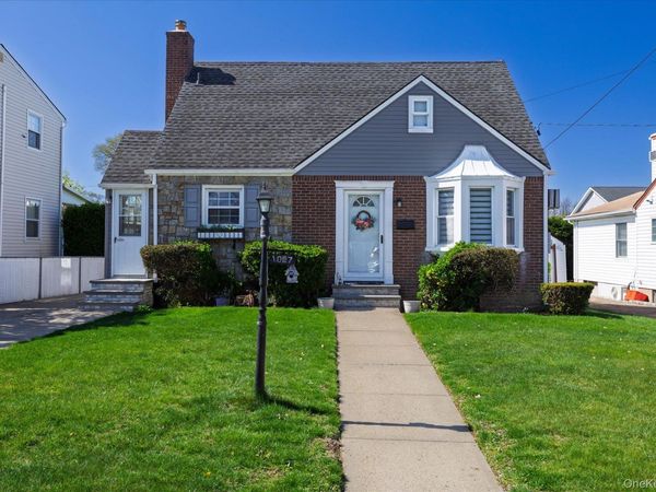 1027 Van Buren Avenue , Franklin Square, NY 11010