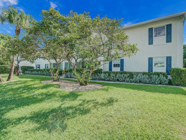 315 Venetian Drive, Unit 8, Delray Beach, FL 33483